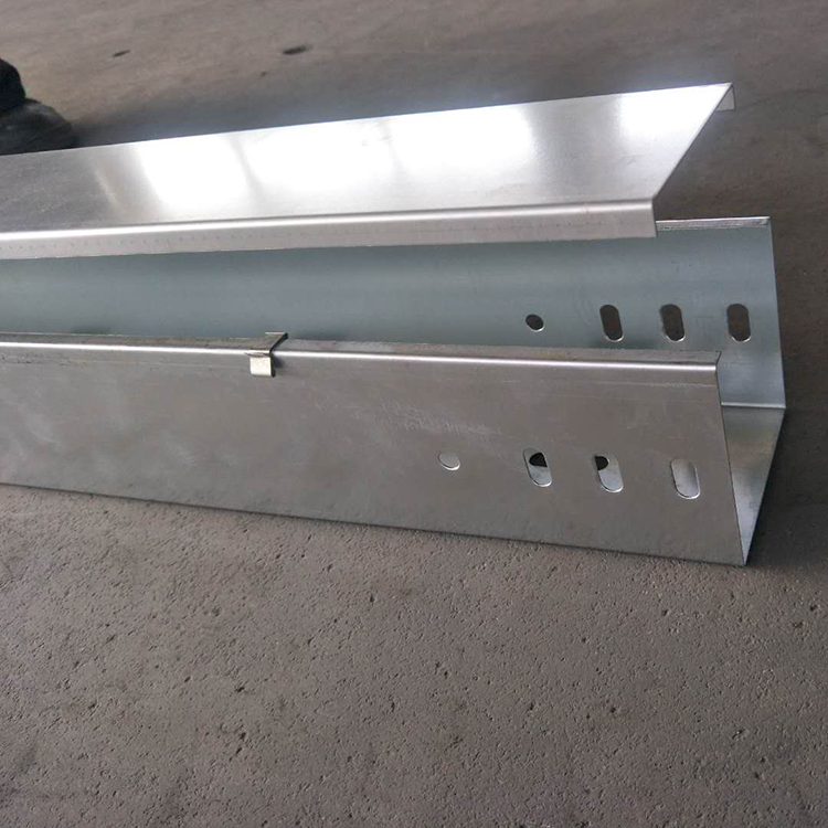 钢制槽式桥架在恶劣环境下艰难度日