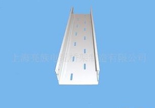 直通桥架电缆默默承担着线缆的重量