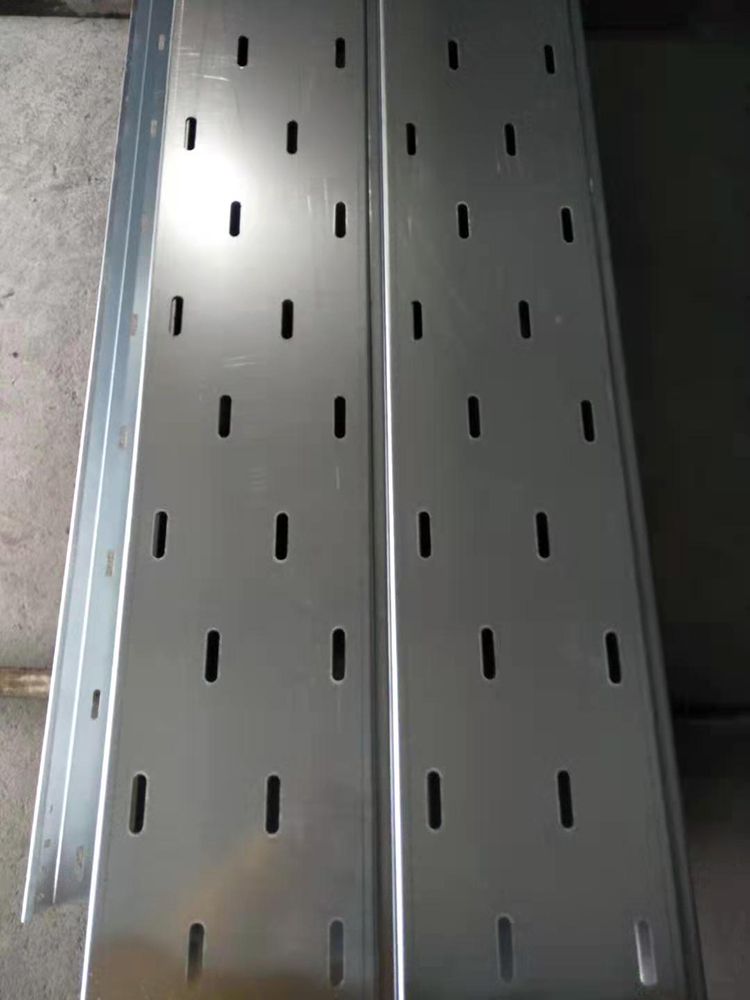 直通托盘式桥架的气流噪声产生