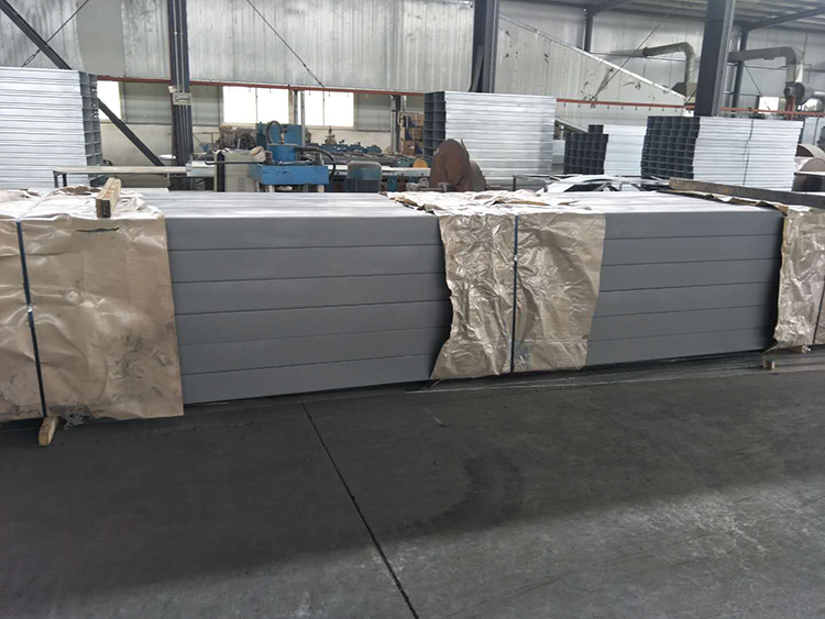 轻型高强度桥架材质偷工减料：肉眼难辨的隐形炸弹